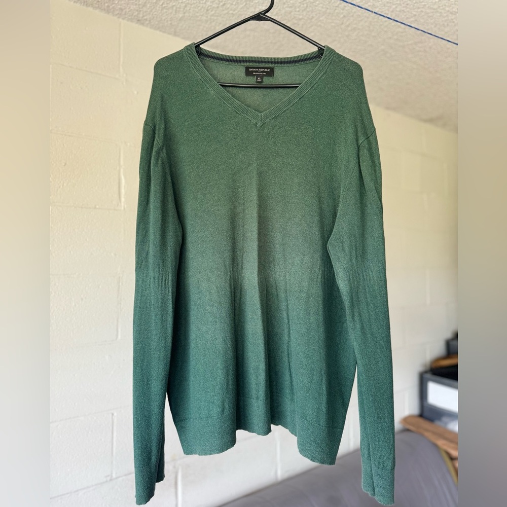 Banana Republic / XL / Men’s Green V Neck Sweater